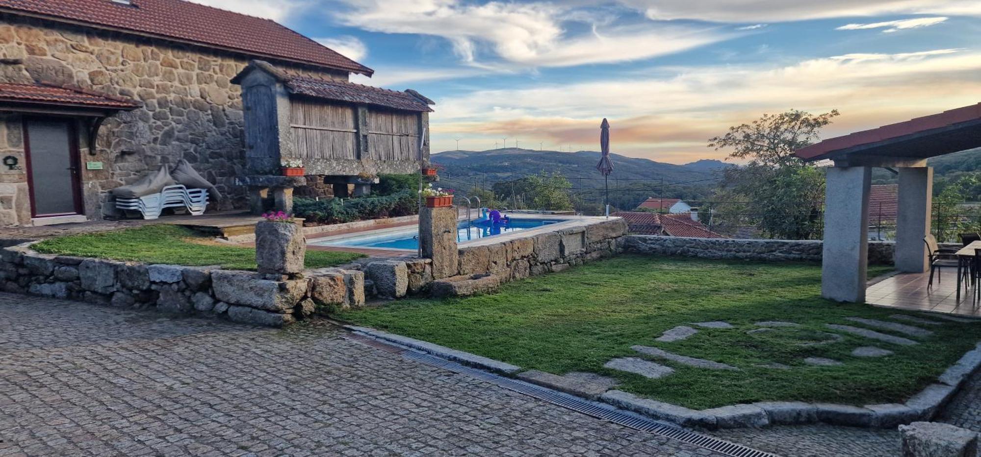 Casa Entre-palheiros E Casa Do Canastro * Montalegre